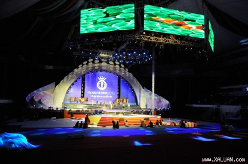 giai-dau-di-tim-huyen-thoai-he-lo-thiet-ke-san-khau-cuc-khung