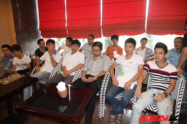 soi-dong-buoi-offline-miss-hkphone-tai-ha-noi