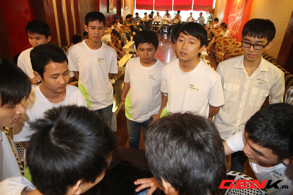 soi-dong-buoi-offline-miss-hkphone-tai-ha-noi