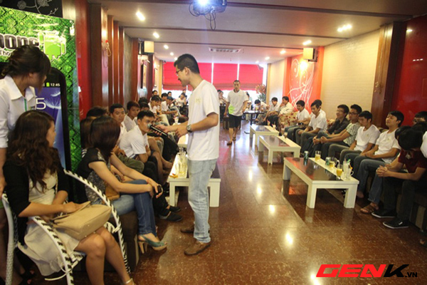 soi-dong-buoi-offline-miss-hkphone-tai-ha-noi
