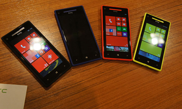 htc-8x-cong-bo-gia-ban-tai-viet-nam-gan-14-trieu-vnd