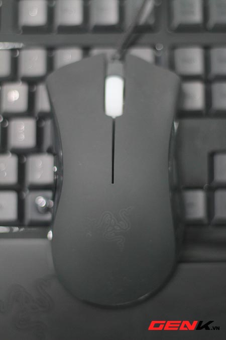 Razer DeathAdder – Arctosa: Vẻ đẹp “xuyên thời gian” 2