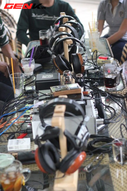 Một ng&agrave;y với c&aacute;c tay chơi headphone &ldquo;khủng&rdquo; đất H&agrave; Th&agrave;nh 7