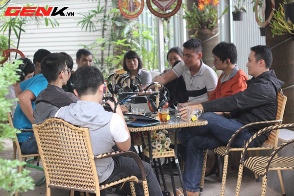 Một ng&agrave;y với c&aacute;c tay chơi headphone &ldquo;khủng&rdquo; đất H&agrave; Th&agrave;nh 14