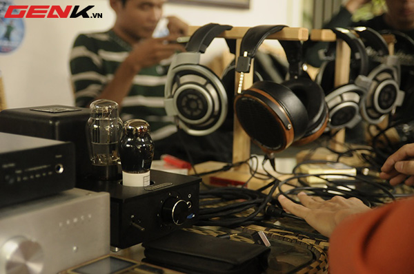 Một ng&agrave;y với c&aacute;c tay chơi headphone &ldquo;khủng&rdquo; đất H&agrave; Th&agrave;nh 1