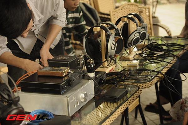 Một ng&agrave;y với c&aacute;c tay chơi headphone &ldquo;khủng&rdquo; đất H&agrave; Th&agrave;nh 3