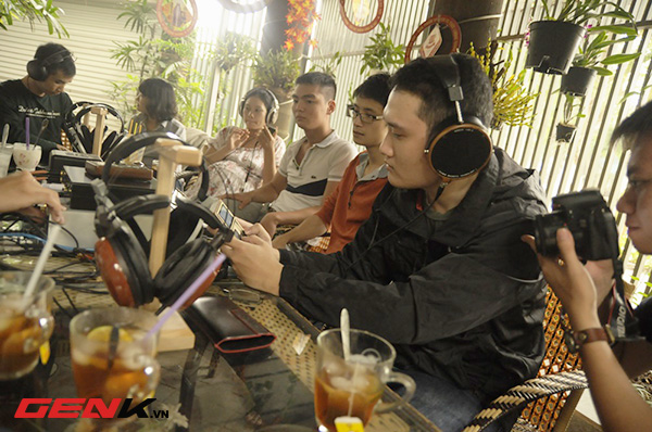 Một ng&agrave;y với c&aacute;c tay chơi headphone &ldquo;khủng&rdquo; đất H&agrave; Th&agrave;nh 16