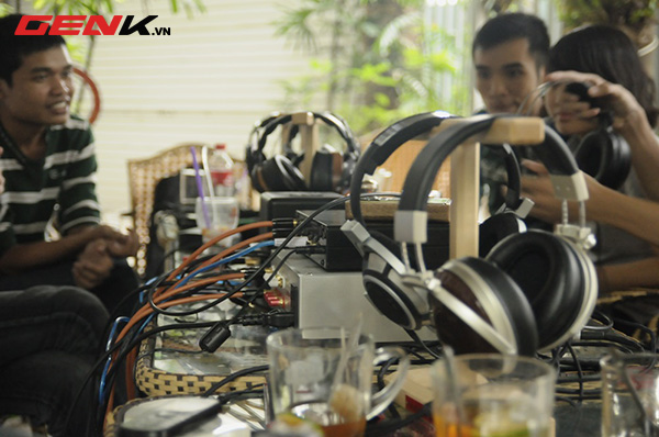 Một ng&agrave;y với c&aacute;c tay chơi headphone &ldquo;khủng&rdquo; đất H&agrave; Th&agrave;nh 5