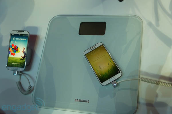 Galaxy S4 cùng những phụ kiện được giới thiệu 3