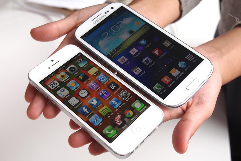 Lượng người ủng hộ Galaxy S4 vượt trội iPhone 5 1
