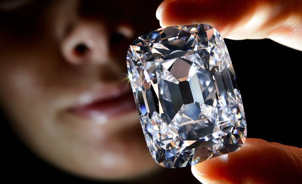 Kỳ lạ chế tạo kim cương từ tro người chết