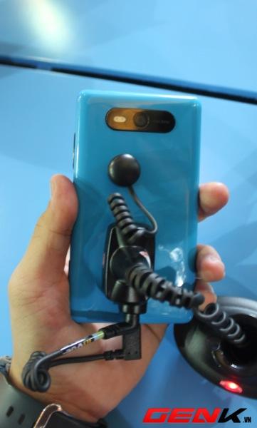 Hình ảnh đầu tiên của smartphone tầm trung Lumia 820 tại Việt Nam 10