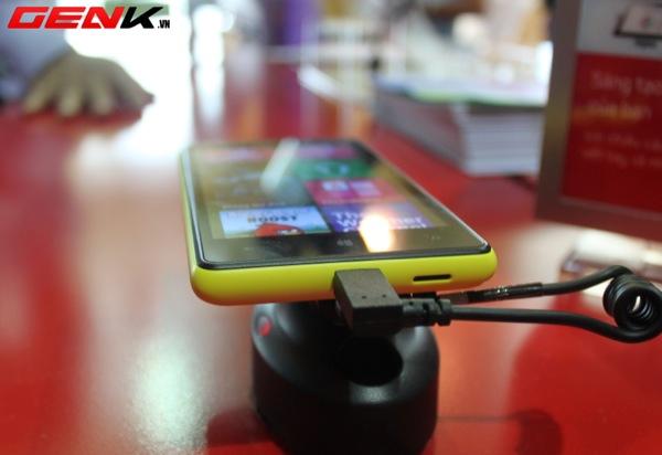 Hình ảnh đầu tiên của smartphone tầm trung Lumia 820 tại Việt Nam 11