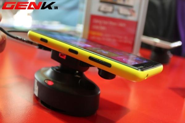 Hình ảnh đầu tiên của smartphone tầm trung Lumia 820 tại Việt Nam 12