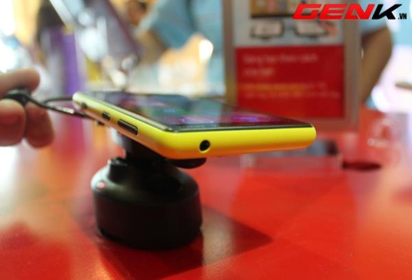 Hình ảnh đầu tiên của smartphone tầm trung Lumia 820 tại Việt Nam 13