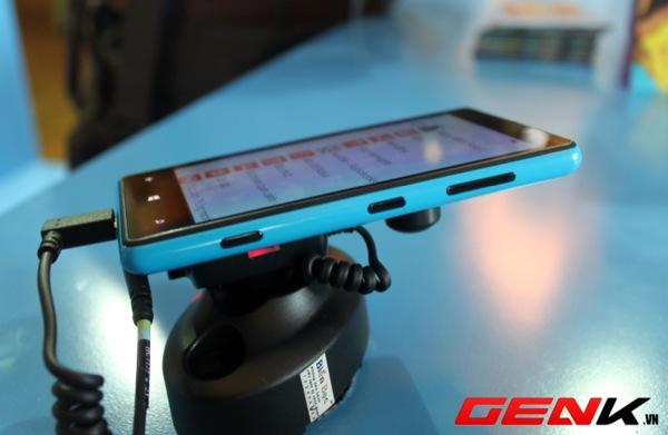 Hình ảnh đầu tiên của smartphone tầm trung Lumia 820 tại Việt Nam 4