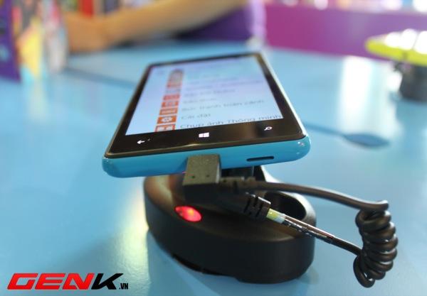 Hình ảnh đầu tiên của smartphone tầm trung Lumia 820 tại Việt Nam 5