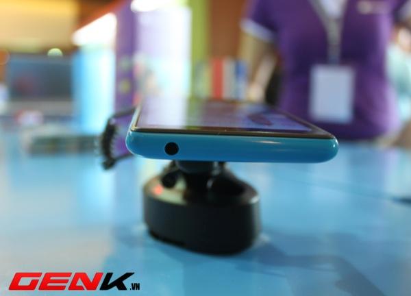Hình ảnh đầu tiên của smartphone tầm trung Lumia 820 tại Việt Nam 9