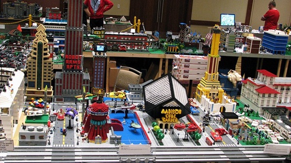 Kh&aacute;m ph&aacute; chặng đường th&agrave;nh c&ocirc;ng đầy gian nan của tập đo&agrave;n Lego 3