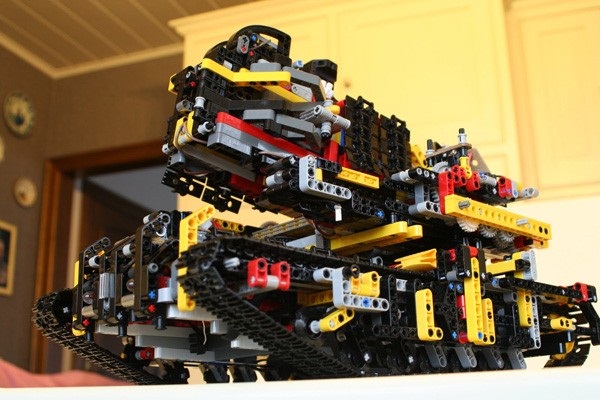 Kh&aacute;m ph&aacute; chặng đường th&agrave;nh c&ocirc;ng đầy gian nan của tập đo&agrave;n Lego 4