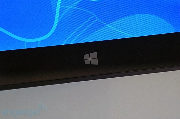 Dell ra mắt XPS 18: máy AIO lai tablet chạy Windows 8 7