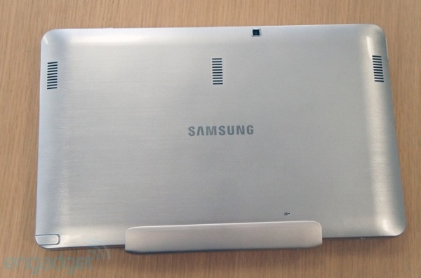 samsung-ra-mat-bo-doi-laptop-lai-tablet-moi