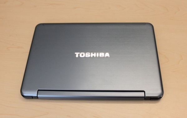 toshiba-ra-mat-them-3-laptop-moi