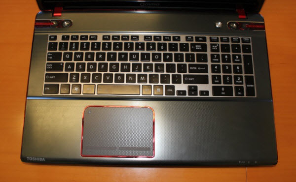 Toshiba làm mới laptop chơi game Qosmio X875 với ổ lai 3