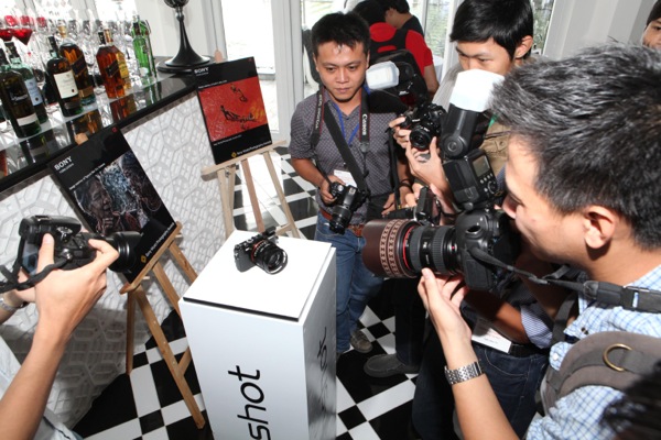 Sony giới thiệu ba d&ograve;ng m&aacute;y ảnh ống k&iacute;nh rời tại Việt Nam: A99, NEX-5R, NEX-6 8