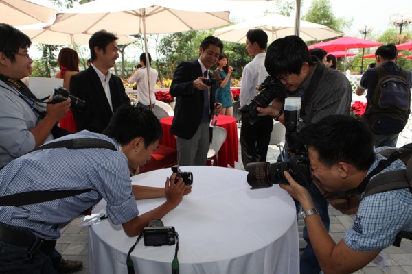 Sony giới thiệu ba d&ograve;ng m&aacute;y ảnh ống k&iacute;nh rời tại Việt Nam: A99, NEX-5R, NEX-6 6