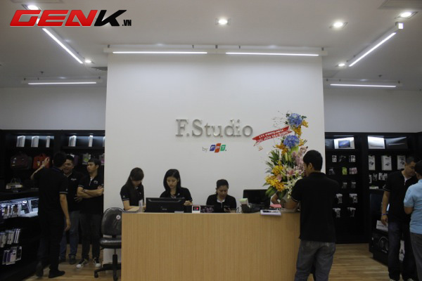 FPT mở cửa h&agrave;ng F.Studio tại Vincom Center A 10