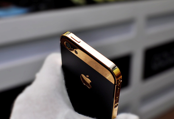 Golden Ace giới thiệu bộ vỏ bằng vàng cho iPhone 5 3
