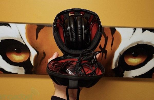 Tai nghe &acirc;m thanh nổi cải tiến M-100: &ldquo;Vũ kh&iacute; b&iacute; mật&rdquo; của V-Moda? 1