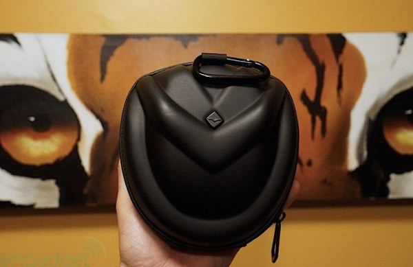 Tai nghe &acirc;m thanh nổi cải tiến M-100: &ldquo;Vũ kh&iacute; b&iacute; mật&rdquo; của V-Moda? 3