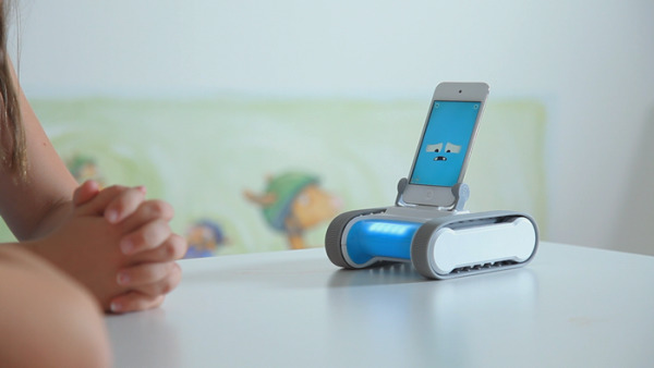 Romo - "Anh bạn" robot th&uacute; vị d&agrave;nh cho Smartphone 4