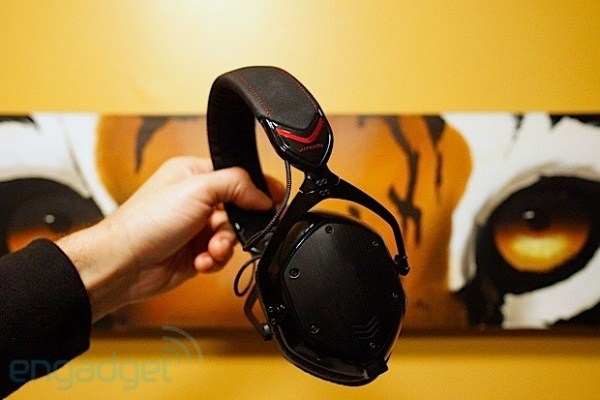 Tai nghe &acirc;m thanh nổi cải tiến M-100: &ldquo;Vũ kh&iacute; b&iacute; mật&rdquo; của V-Moda? 5