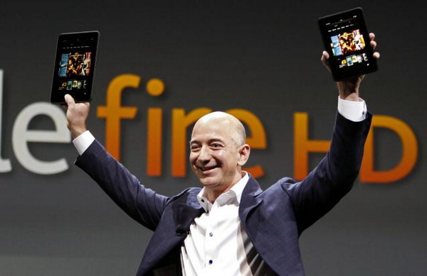 ceo-cua-amazon-chia-se-bi-kip-ha-guc-cac-doi-thu-bang-dai-gia-dinh-kindle