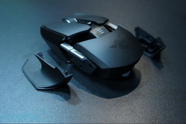 can-canh-chuot-bien-hinh-razer-ouroboros-gaming-mouse