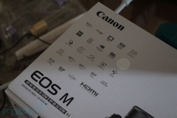 Máy ảnh không gương lật Canon EOS M: Một sản phẩm chất lượng 24