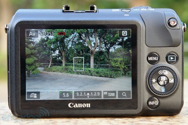 Máy ảnh không gương lật Canon EOS M: Một sản phẩm chất lượng 5