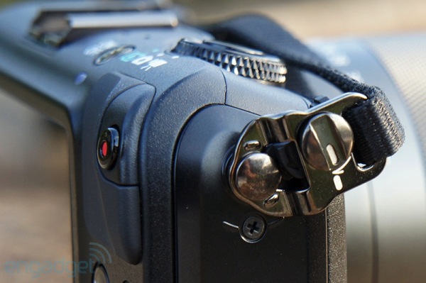 Máy ảnh không gương lật Canon EOS M: Một sản phẩm chất lượng 10