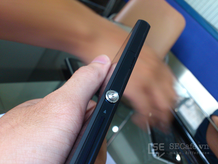 Những hình ảnh đầu tiên của bộ đôi Xperia Z và ZL tại Việt Nam 7 Những hình ảnh đầu tiên của bộ đôi Xperia Z và ZL tại Việt Nam 7