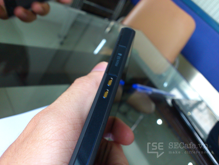 Những hình ảnh đầu tiên của bộ đôi Xperia Z và ZL tại Việt Nam 8 Những hình ảnh đầu tiên của bộ đôi Xperia Z và ZL tại Việt Nam 8