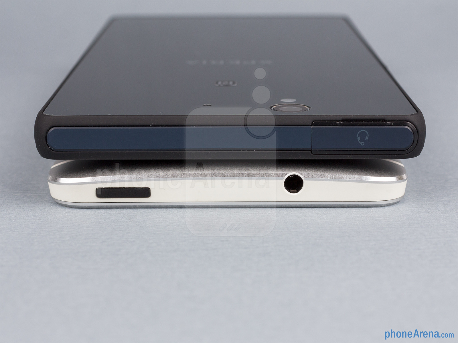 HTC One vs Sony Xperia Z: Cuộc đấu của 2 "gã đẹp mã" 9