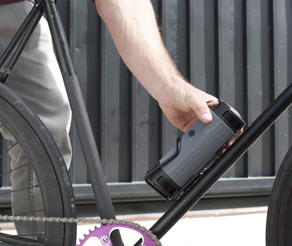 BoomBOTTLE: Loa bluetooth dạng bình nước cho xe đạp 1