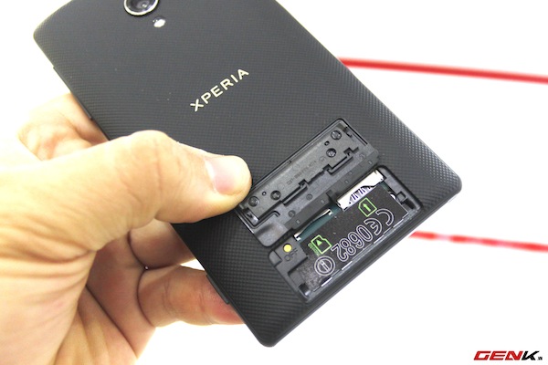 Cận cảnh Sony Xperia ZL, so sánh với Xperia Z 10