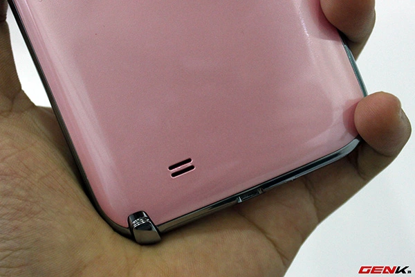 Cận cảnh Samsung Galaxy Note II hồng chính hãng 12