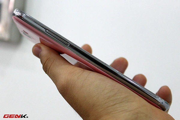 Cận cảnh Samsung Galaxy Note II hồng chính hãng 15