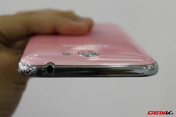 Cận cảnh Samsung Galaxy Note II hồng chính hãng 17