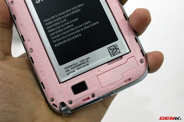 Cận cảnh Samsung Galaxy Note II hồng chính hãng 21